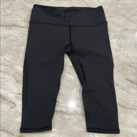 Lululemon Cropped Leggings | Vented Mesh Sides | Black | Size 8 - Picture 1 of 9